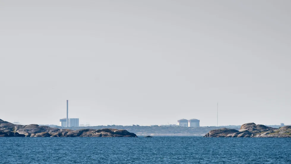När regeringen och dess samarbetspartier röstade nej till att agera för att behålla kärnkraftsreaktorerna Ringhals 1 och 2 tog man bort elförsörjning motsvarande årsförbrukningen för 2,4 miljoner lägenheter, skriver debattörerna.