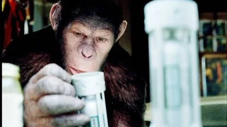 Vetenskapliga experiment går snett i Apornas planet: (R)evolution.
