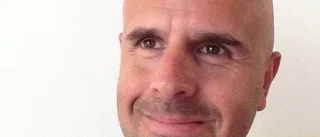Han ordnar gratis stand up-festival