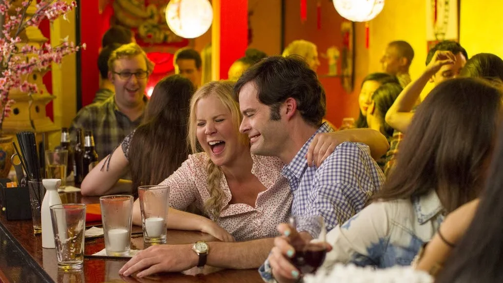 Komikern Amy Schumer spelar en version av sig själv i ”Trainwreck”. Tillsammans med Bill Hader bjuder hon på stundtals lysande humor.