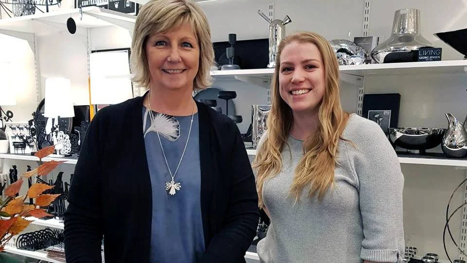 Karin Källström är veckans handlare i Norrbottens Affärer. Här tillsammans med Sara Berglund.