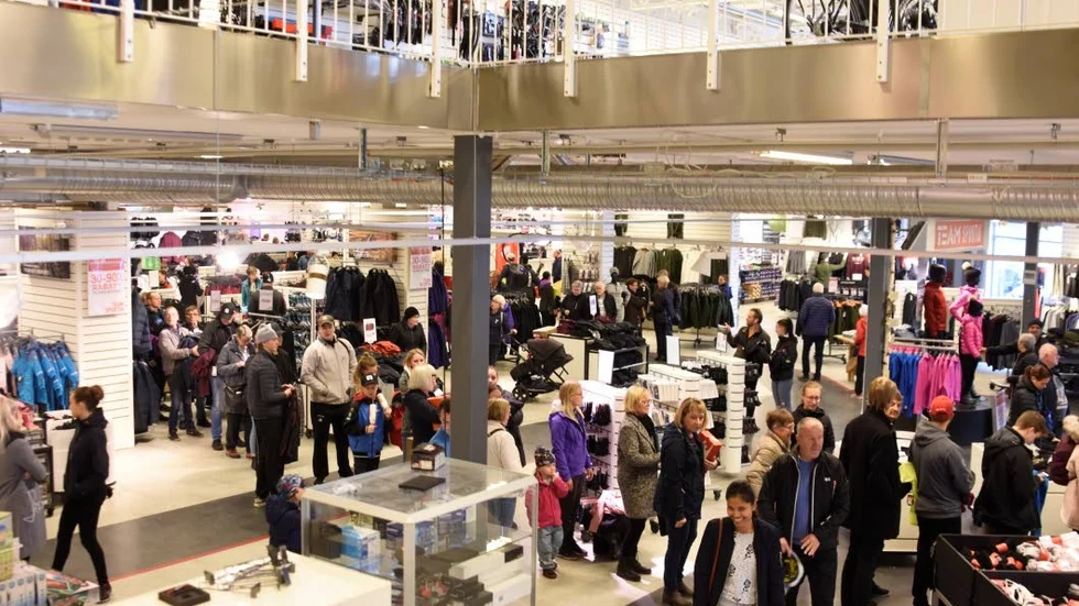Det var kaos både inne i butiken och på parkeringen.