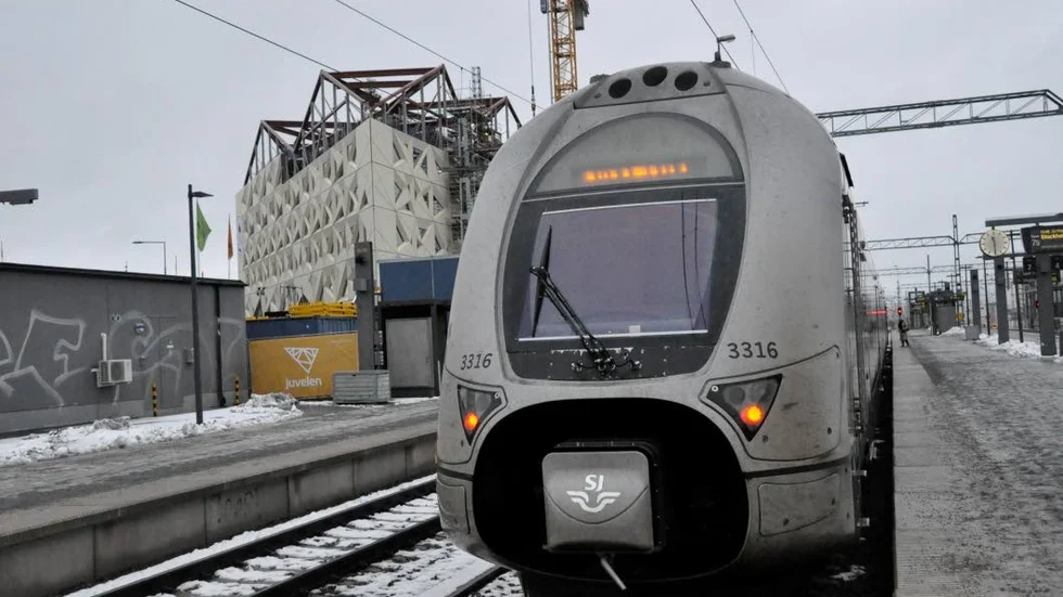 Långt bort. SJ:s nya snabbtåg står på den södra delen av bangården så många resenärer hitta inte tåget.