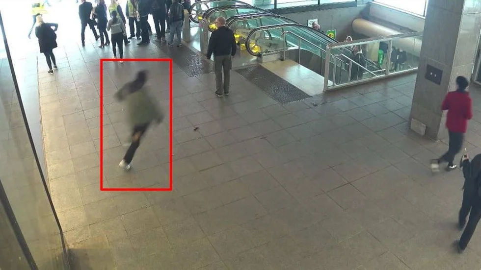 Hotet har vuxit. På bilden ses Rakhmat Akilov fly ner i tunnelbanan vid Sergels torg efter terrordådet på Drottninggatan i Stockholm.