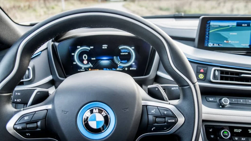 Exlusivare bilmodeller av märket BMW är extra utsatta. Gärningsmännen stjäl dyra bildelar som till exempel rattar.