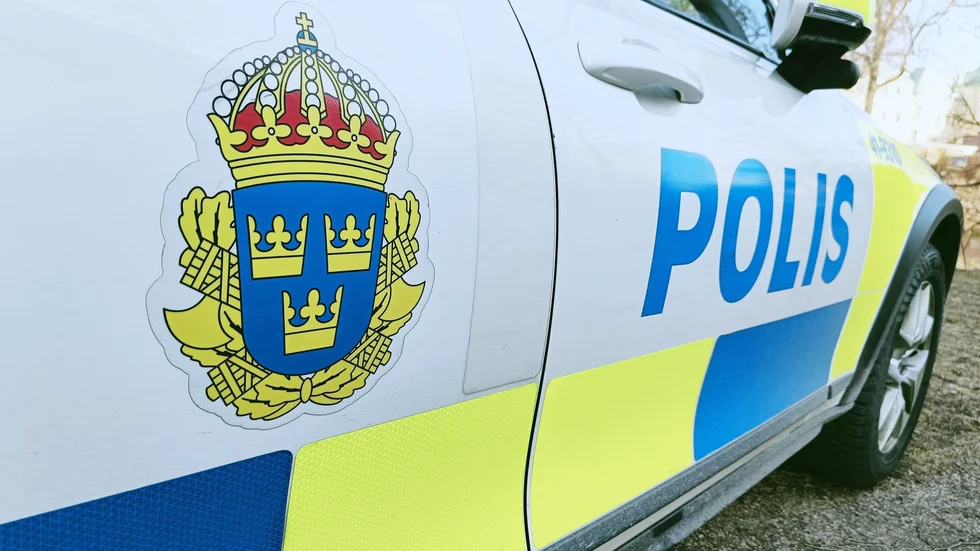 Pojken under 15 år är misstänkt för olaga hot.