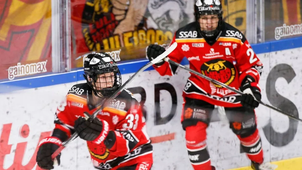 Michelle Karvinen stod för tre poäng när Finland vann med 6–2 mot Schweiz.