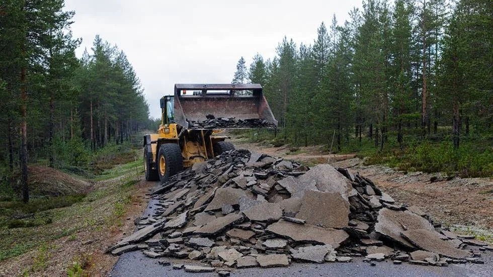 Bo Nordebo grävde bort vägen Lombens skjutfält.