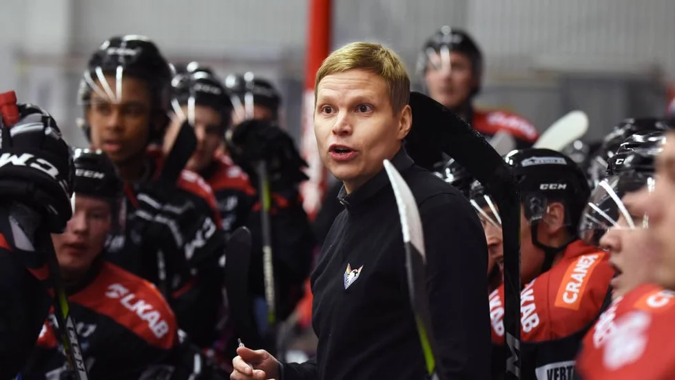 Robert Lahti, tränare i Kiruna IF, är nöjd med backförvärvet.