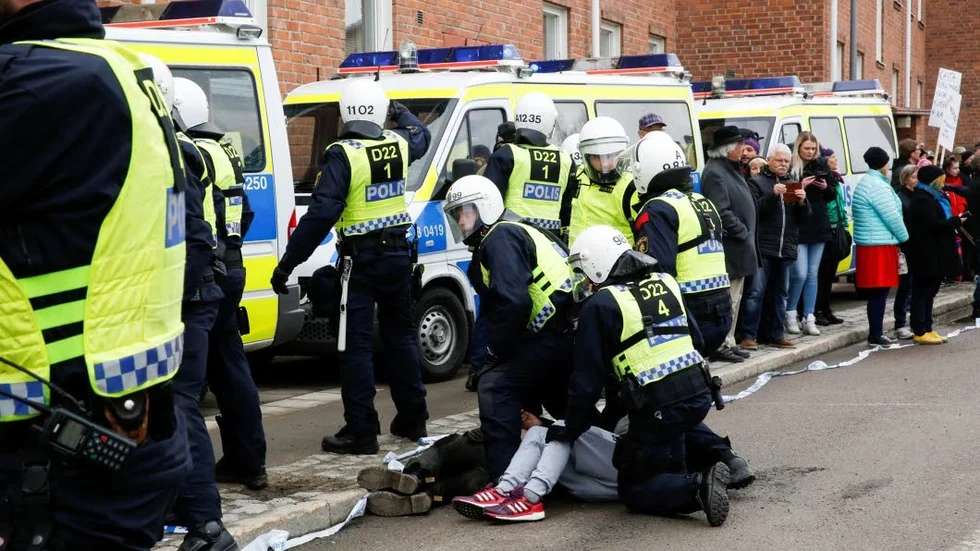 Polisen utreder åtta olika brott efter insatsen i Boden 1 maj. Tre av dem, våld mot tjänsteman, narkotikabrott och försök till grov misshandel, riktas mot en man som greps framför nazisternas tåg i centala Boden.