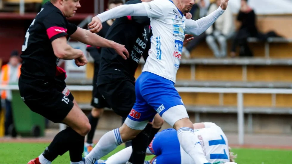 Patrik Pettersen bjöd Skellefteåförsvaret på några avancerade finter.