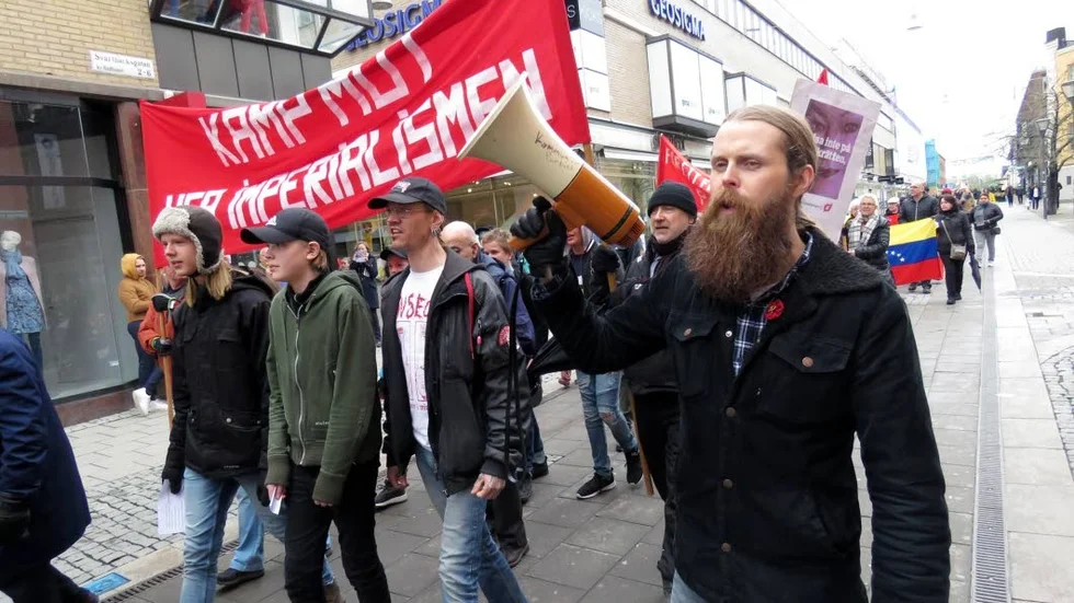 Kommunistiska partiet tågade mot imperialismen.