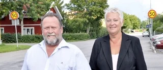 M vill sätta press på skolledningen