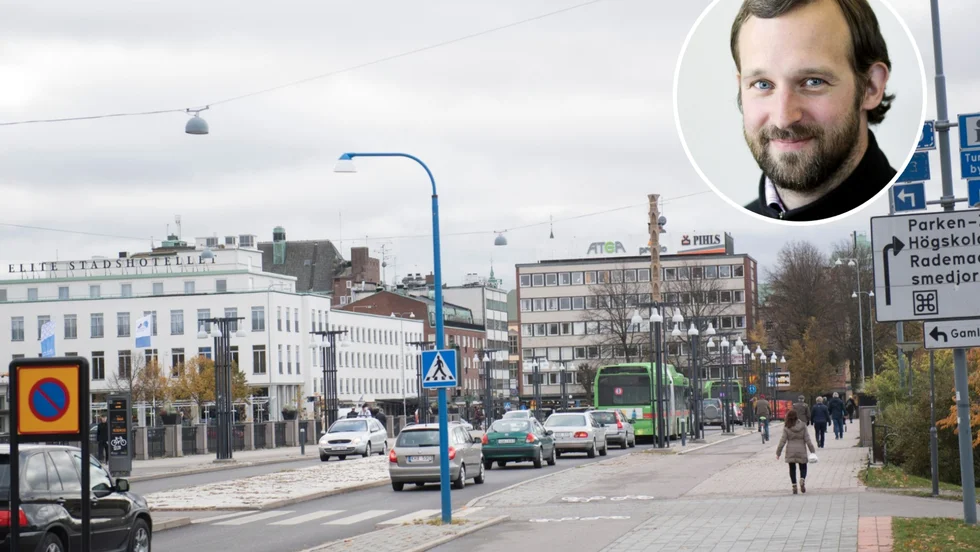 Biltrafiken i Eskilstuna ökar. Petter Skarin trafikplanerare på Eskilstuna kommun säger att de vill att fler ska välja andra färdsätt.