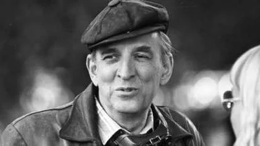 Ingmar Bergman under inspelningen av Fanny och Alexander. Kring Fyristorg och Dombron i Uppsala 17/9 1981

neg nr: 35886