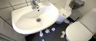 Sju av tio elever går inte på toa
