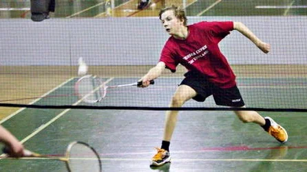 Folke Bosund vann i UNTcupens final i badminton P-96 mot Johannes Olsson