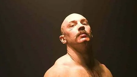 Tom Hardys rollprestation som Bronson väl värd att minnas.