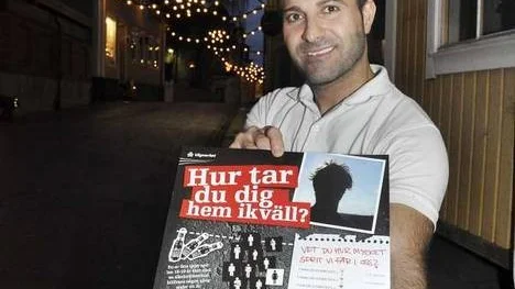 Ahmed Muhammed vid Glenn Miller är beredd att placera ut kampanjens material om att alkohol och bilkörning inte hör ihop.