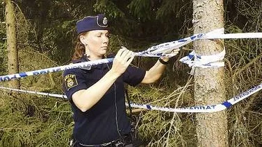 Polisen spärrade av ett stort område.