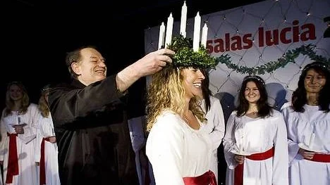 Anette Bodén fick sin krona av landshövding Anders Björck.