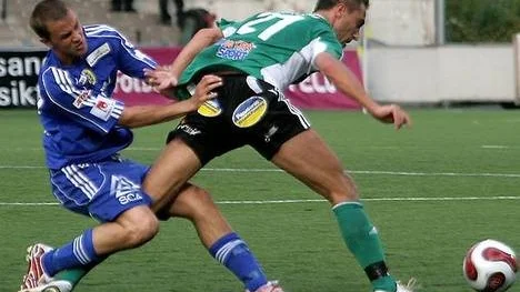 Dragomir Draganov uppvaktas hårt.