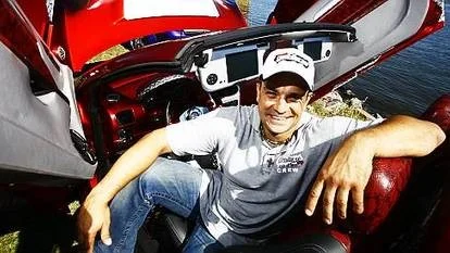 Magnus Franzen i sin street car som är en Opel Tigra Twin Top 2007.