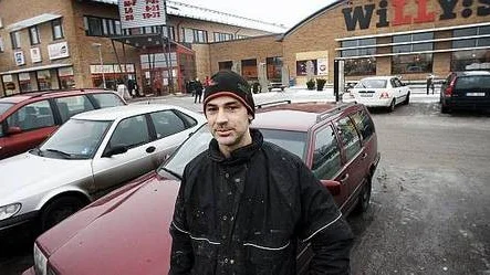 Bilen hade inte alls stått två timmar på platsen, menar Roger Vilde.