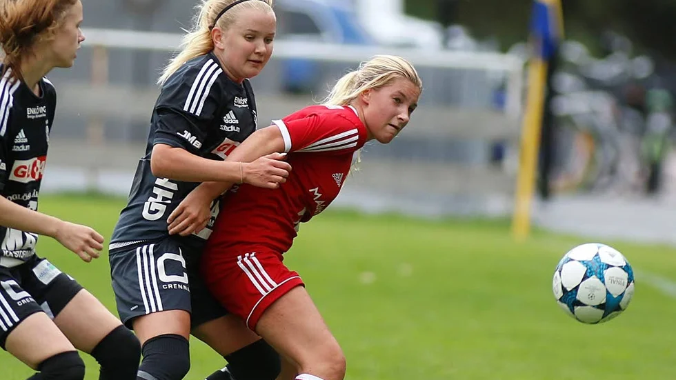 Blandat. Fanna 2 tog en seger i derbyt mot ESK, medan Håbos damer kryssade.