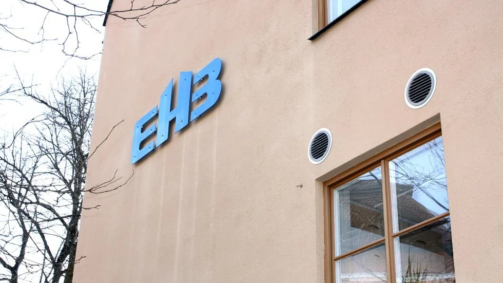 Tillfälliga regler blir kvar 2018? Första tiden gick en stor del av de förmedlade lägenheterna till nyanlända, men behovet har minskat enligt kommunen. Det föreslås dock att det förändrade ägardirektivet kvarstår även under 2018.