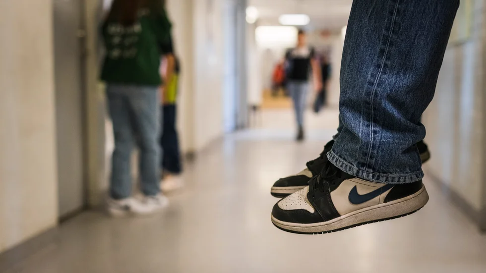 Våra barn och ungdomar måste få kosta medan de är unga och går i skolan, om inte kommer kostnaderna senare och då blir det desto dyrare. Ringer det inga varningsklockor alls hos de folkvalda som tar beslut? undrar signaturen MAD.