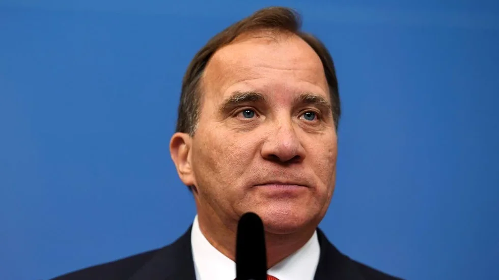 Att Sveriges statsminister väljer att föra folket bakom ljuset i grundläggande demokratiska frågor är allvarligt.