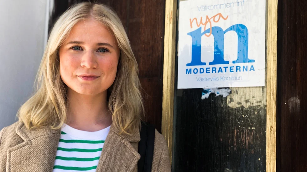 18-åriga Fanny Karlsson (M) lämnar sin plats i fullmäktige. Anledningen är tidsbrist, och en framtida flytt, uppger hon.