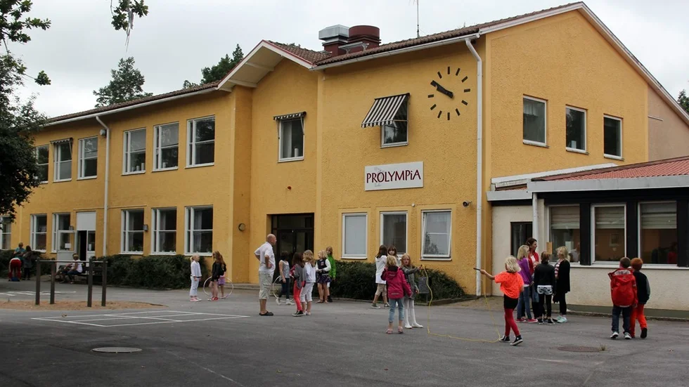 Prolympia slutar att betala för elevers skolskjuts redan den 1 april. VD Mattias Fejds motiverar beslutet med att ökade kostnader kring skolskjutsarna kan äventyra utbildningskvalitén på sikt.