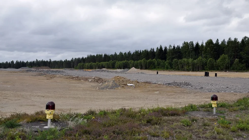 Förlängningen av landningsbanan på Mommehåls flygplats blev inte som kommunen tänkt.