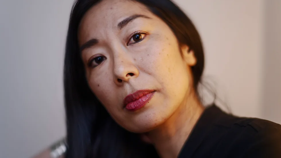"Jag är mest intresserad av att skriva när jag känner att jag närmar mig språkets gränser. Jag är inte intresserad av den perfekta meningen, jag är mer intresserad av att försöka fånga känslan hos en person som griper efter rätt ord men inte nödvändigtvis finner det, säger Katie Kitamura.