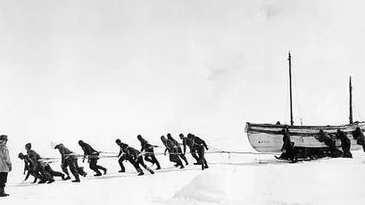 Polarexpedition med Ernest Schakleton och James Caird. Män har i alla tider givit sig ut på äventyr för att till exempel föra hem sex stycken fågelägg.