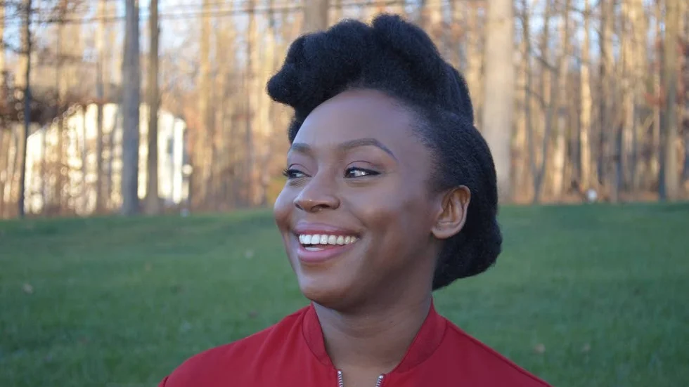 För alla. Chimamanda Ngozi Adichie skriver mycket kort om feminism för alla.