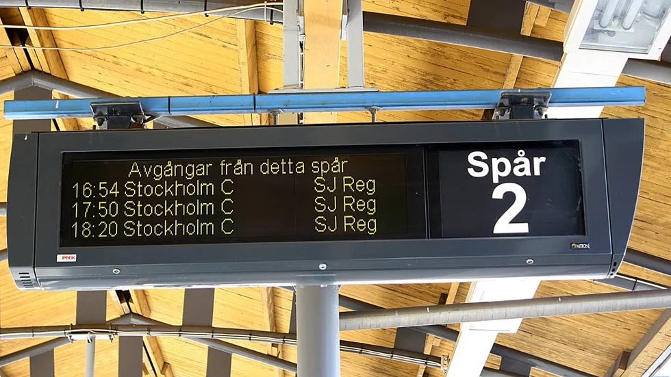 Dyrt. Att åka tåg från Enköping till Stockholm skulle visa sig bli dyrt, skriver signaturen Tågreenären.