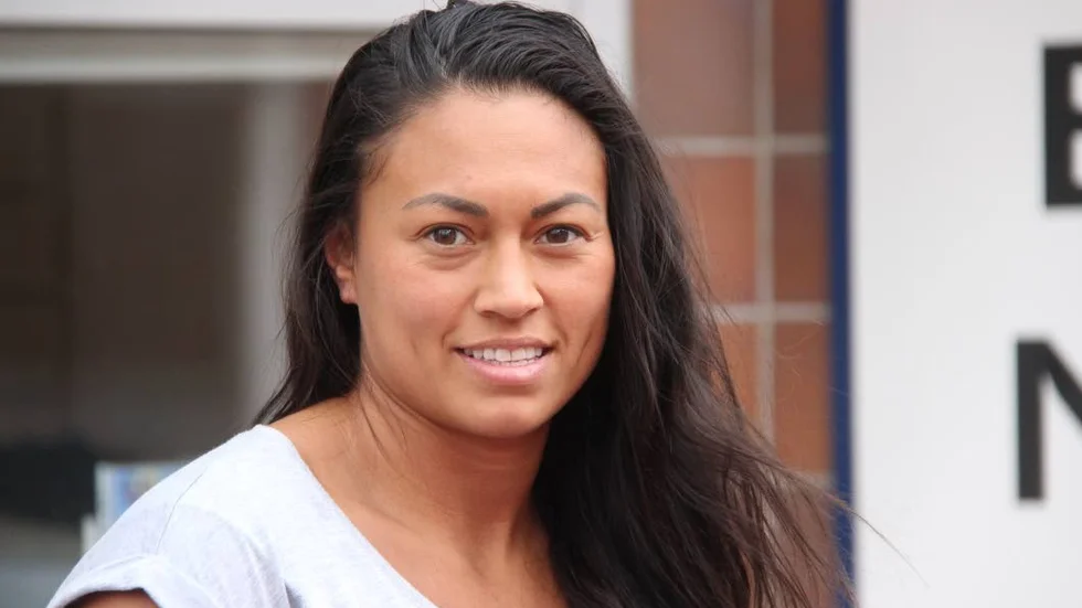 Inofficiellt VM. Ida Hedstad representerar det svenska laget som just nu spelar Women´s Futsal World Cup i Spanien. Hon arbetar som kiropraktor på A3 i Enköping och spelar futsal i Lindahl FF och fotboll i Bollstanäs SK.