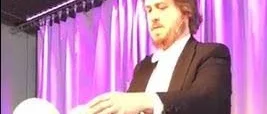 Skrattfest i årets tal till våren