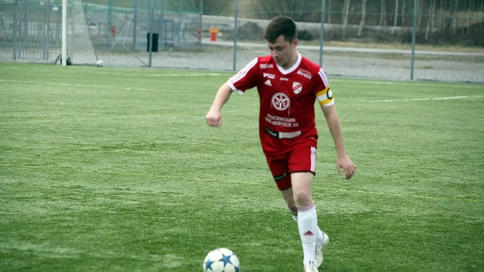 Första förlusten. Lagkapten Karl Lindqvist fick se sitt Håbo 2 förlora toppmötet mot Brottby.