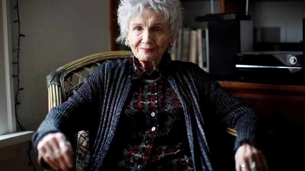 Alice Munro utsågs till 2013 års nobelpristagare i litteratur med motiveringen ”den samtida novellkonstens mästare”.