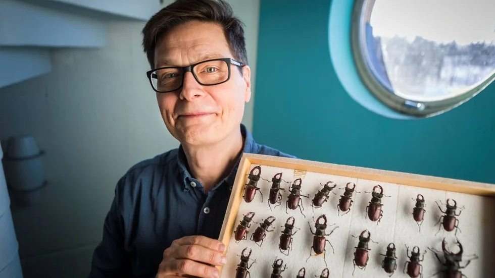 Tomas Roslin, professor i insektsekologi på SLU i Uppsala, forskar själv om hur insekter påverkas av förändringar i klimatet respektive jordbruket. ”Vi ser väldigt stora nedgångar i vissa insektsgrupper, inte minst bland de viktigaste pollinatörerna”, säger han.
