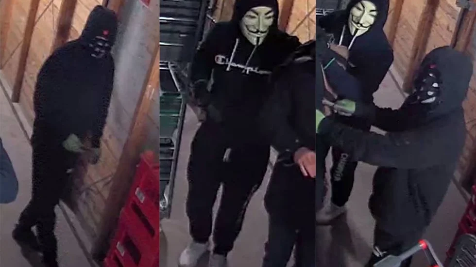 Tre bilder på de två gärningsmännen.