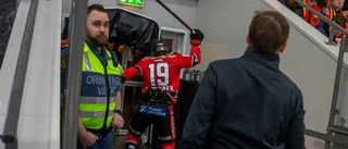 Komarek lämnade matchen i den andra perioden – skadad?