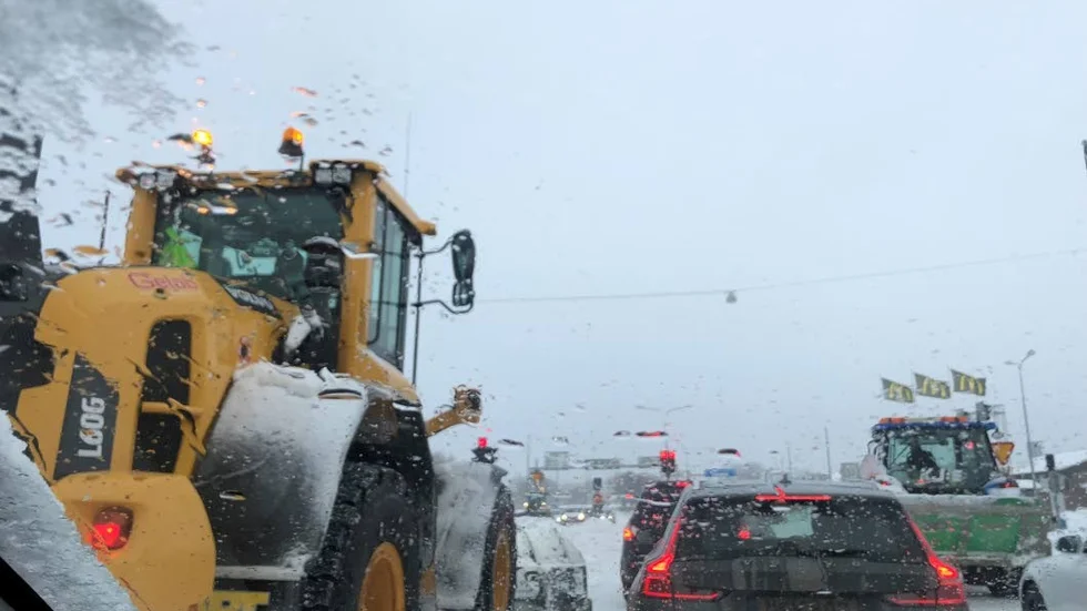 Snöröjningen pågick under hela helgen.