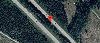 Stopp i ett körfält på grund av stillastående personbil på E4