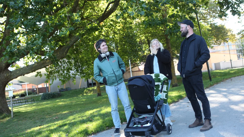 Anledningen är sorglig, men att arbeta med en shåw av och om den gemensamma vännen Marie Nilsson Lind innebär många goda skratt och fina minnen. Vid luciatid sätter Erik Törner, Lee Gotvik och Joel Kant upp föreställningen "Din stund på jorden".
