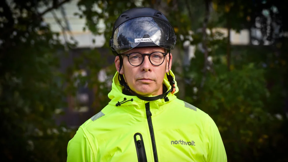 Matti Kataja, kommunikationschef för Northvolt i Norden, hävdar att produktionen i batterifabriken ökar.
